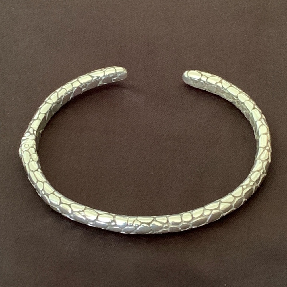 Sarda Sterling Silver Silver Love One Another Cuff Bracelet - Picture 11 of 15